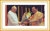 Shri. Madhavrao Khadilkar greets the chief guest justice Chandrashekhar Dharmadhikari