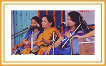 Smt. Asha Khadilar, Vedashree Khadilkar-Oke and Rupali Joglekar pay humble homage to Padmashri Smt. Manik Varma