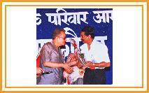Dr. Neetu Mandke being felicitated by the Chief Guest Shree. Daji Bhatawdekar