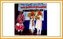 Traditional folk artist Shri. Keshavrao Badge presenting an inspirational Powada