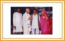 Legendary classical vocalist Late Pandit C.R. Vyas with Veteran Lawni artist Smt. Yamunabai Waikar